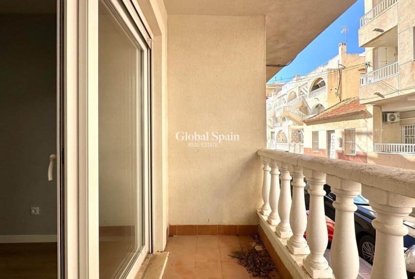 Wederverkoop - APPARTEMENT -
TORREVIEJA - La Mata pueblo