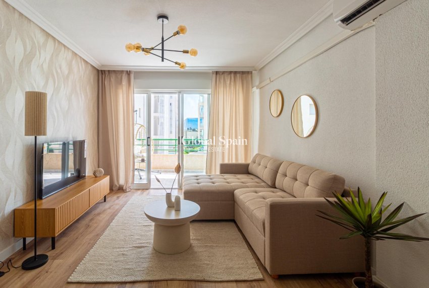 Wederverkoop - APPARTEMENT -
TORREVIEJA - La Mata pueblo