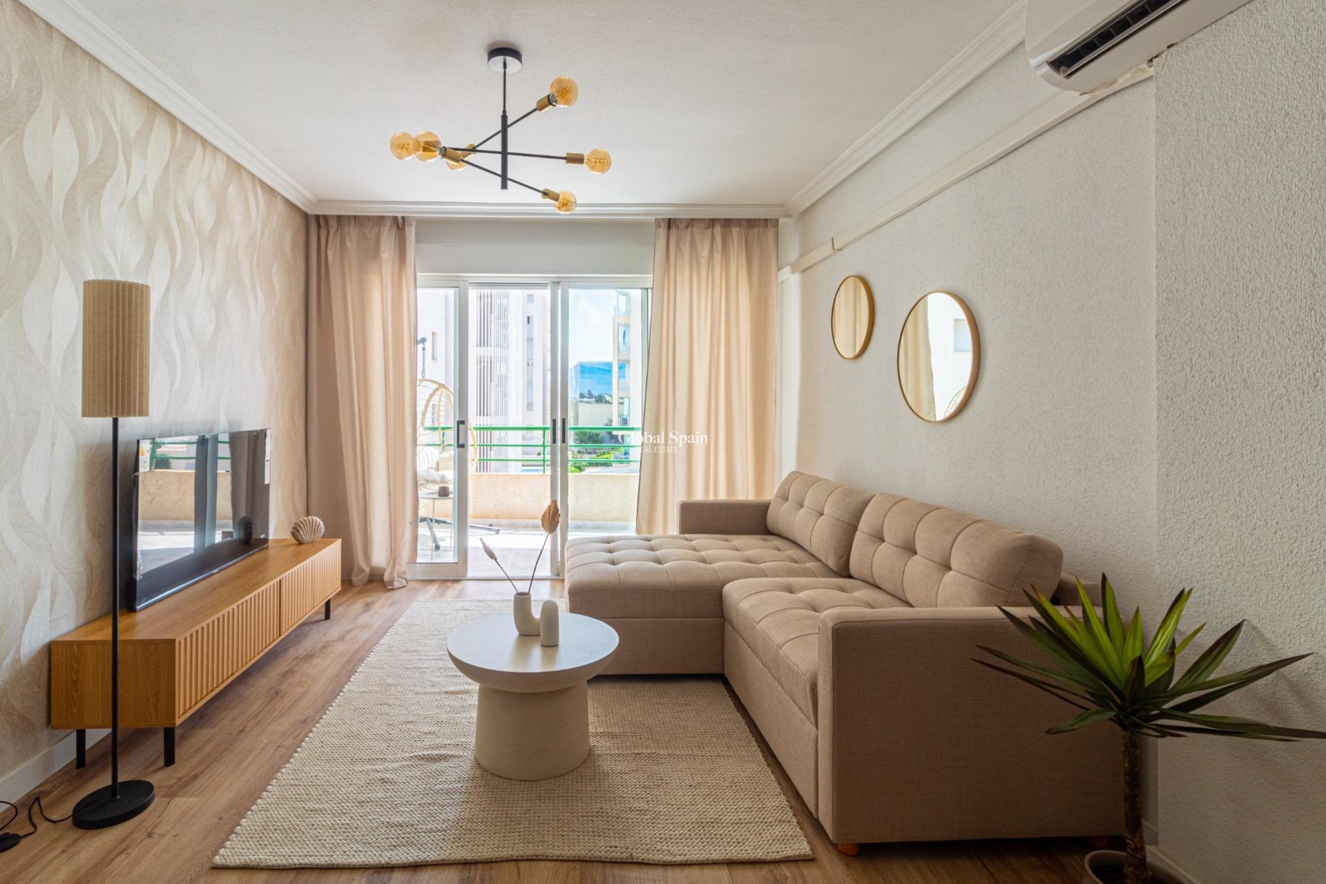 Wederverkoop - APPARTEMENT -
TORREVIEJA - La Mata pueblo