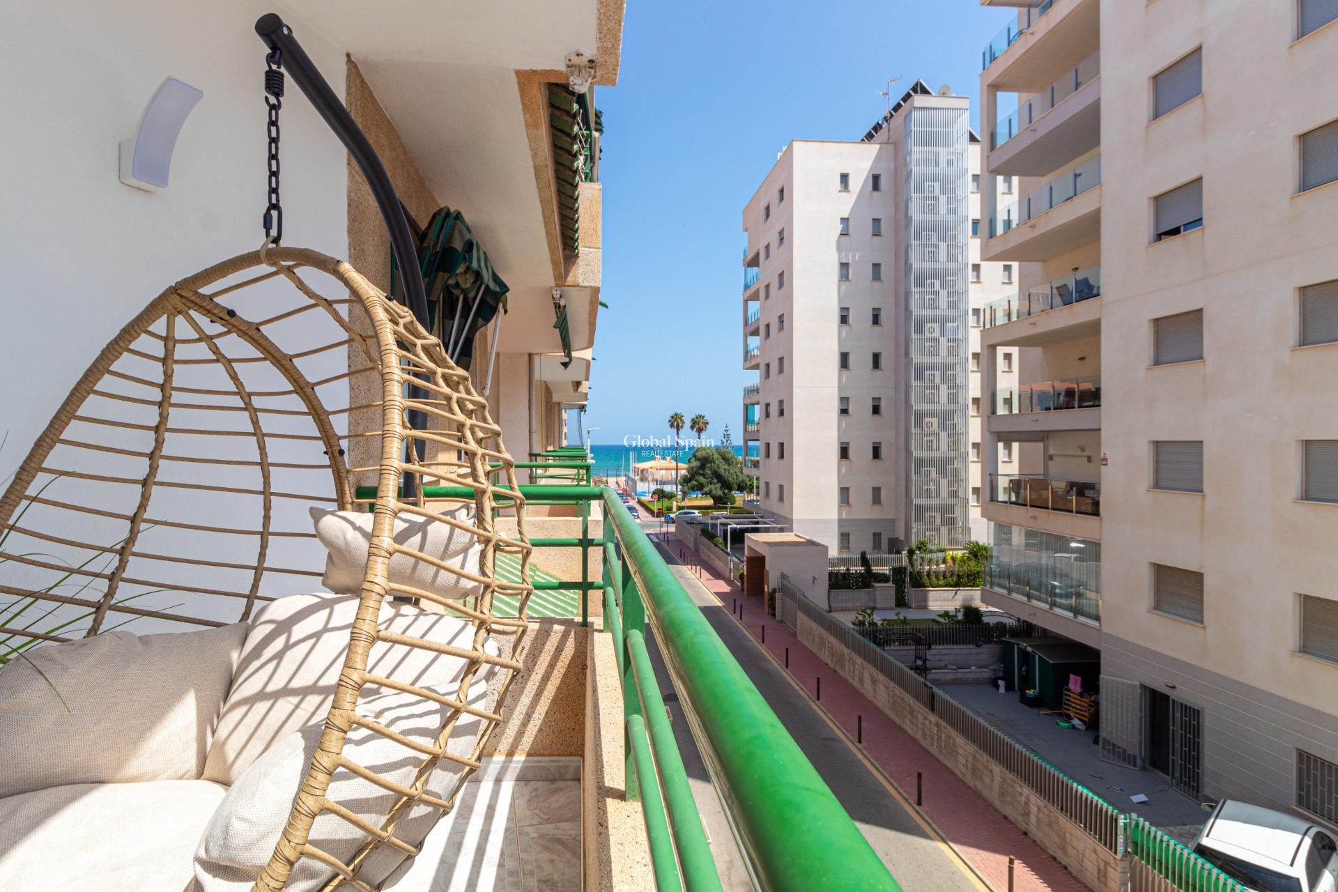 Wederverkoop - APPARTEMENT -
TORREVIEJA - La Mata pueblo