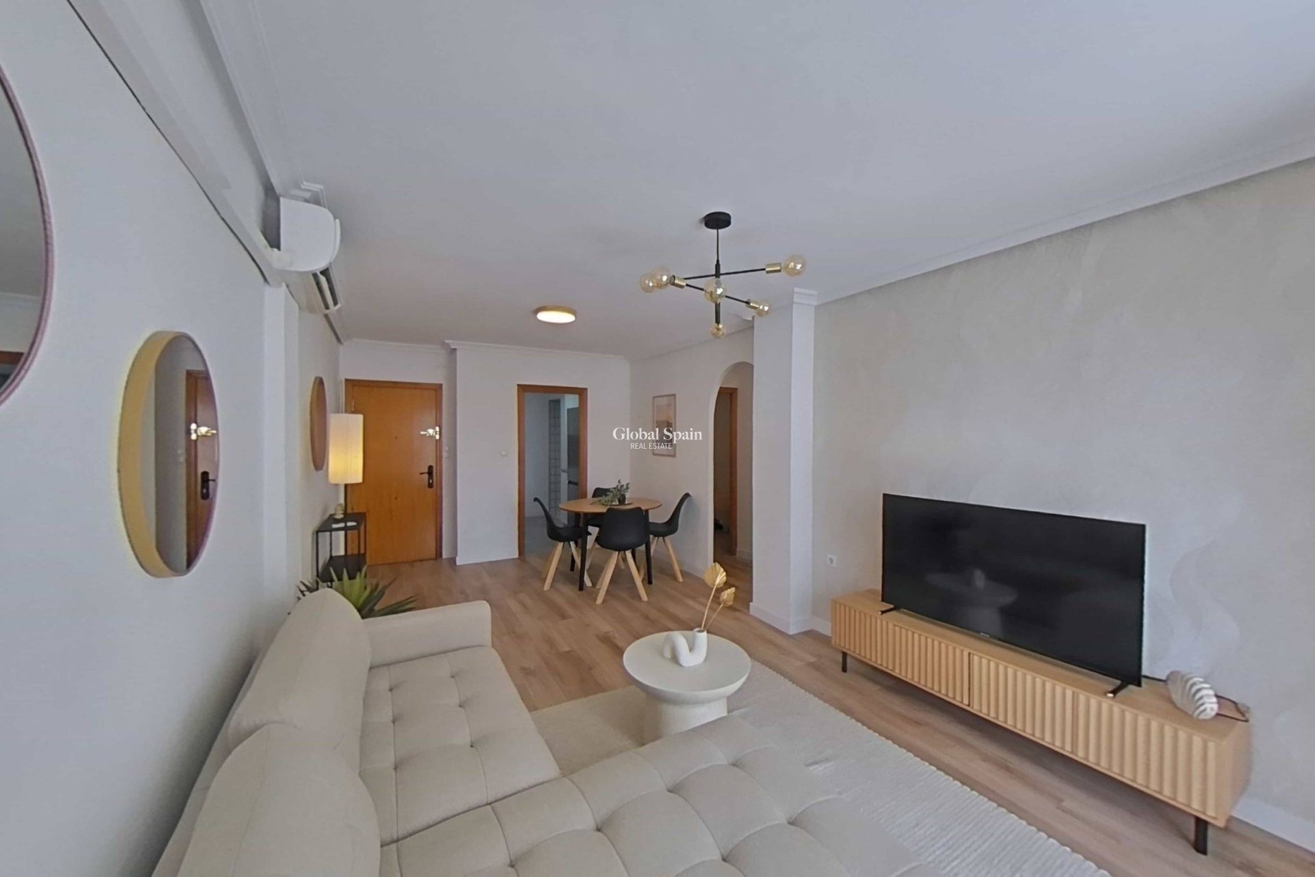 Wederverkoop - APPARTEMENT -
TORREVIEJA - La Mata pueblo