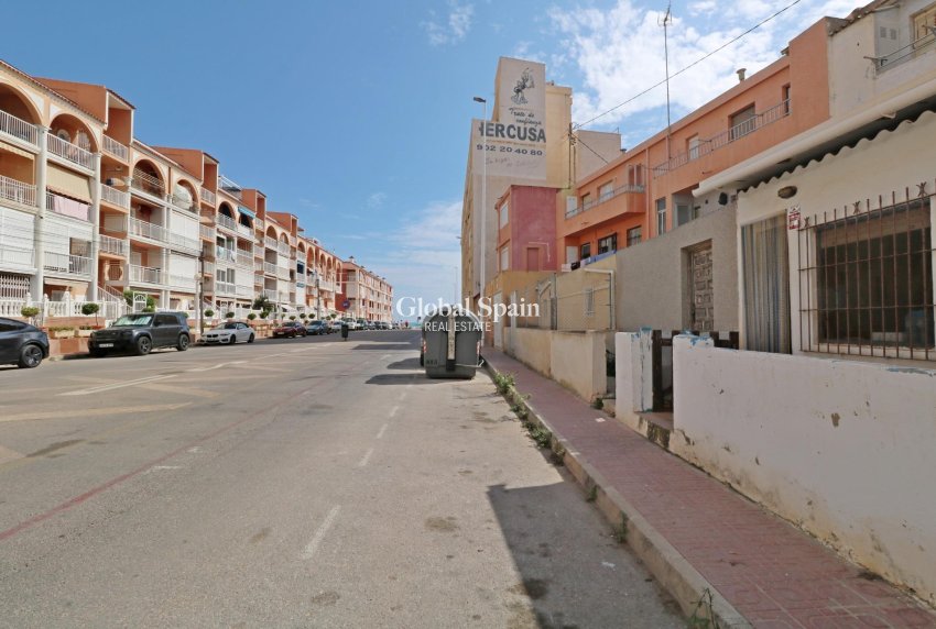 Wederverkoop - APPARTEMENT -
TORREVIEJA - La Mata pueblo