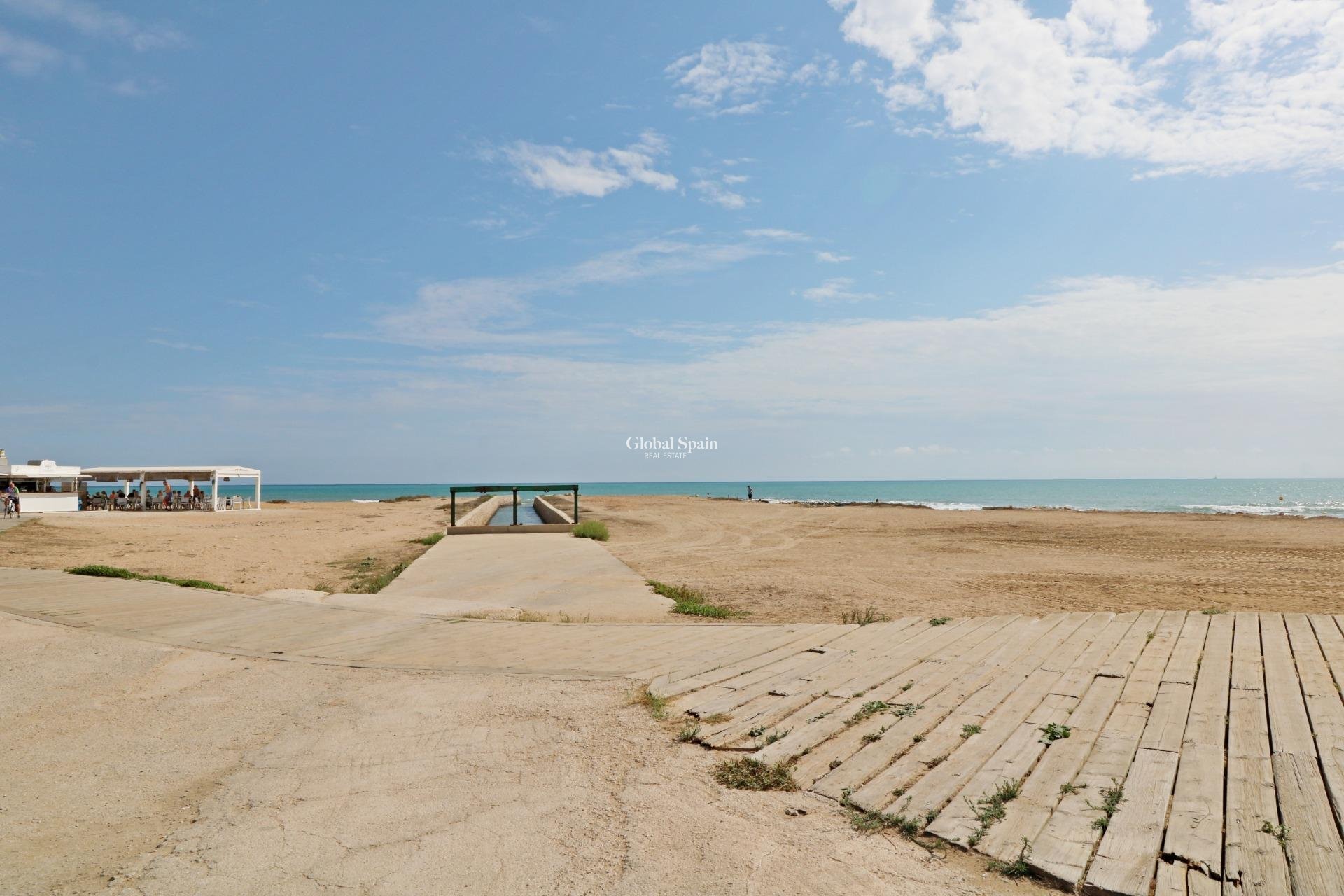 Wederverkoop - APPARTEMENT -
TORREVIEJA - La Mata pueblo