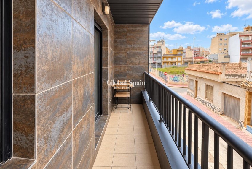Wederverkoop - APPARTEMENT -
TORREVIEJA - La Mata pueblo