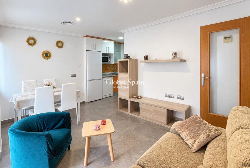 Wederverkoop - APPARTEMENT -
TORREVIEJA - La Mata pueblo