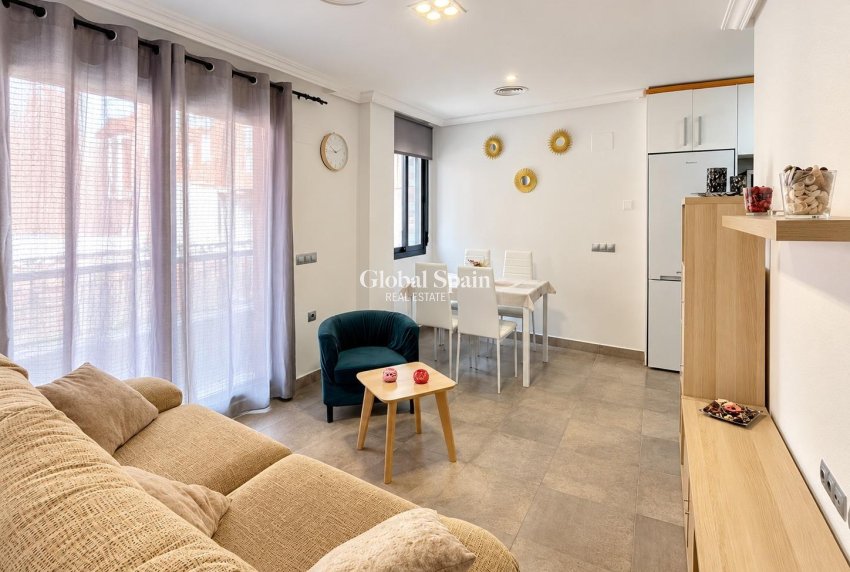 Wederverkoop - APPARTEMENT -
TORREVIEJA - La Mata pueblo