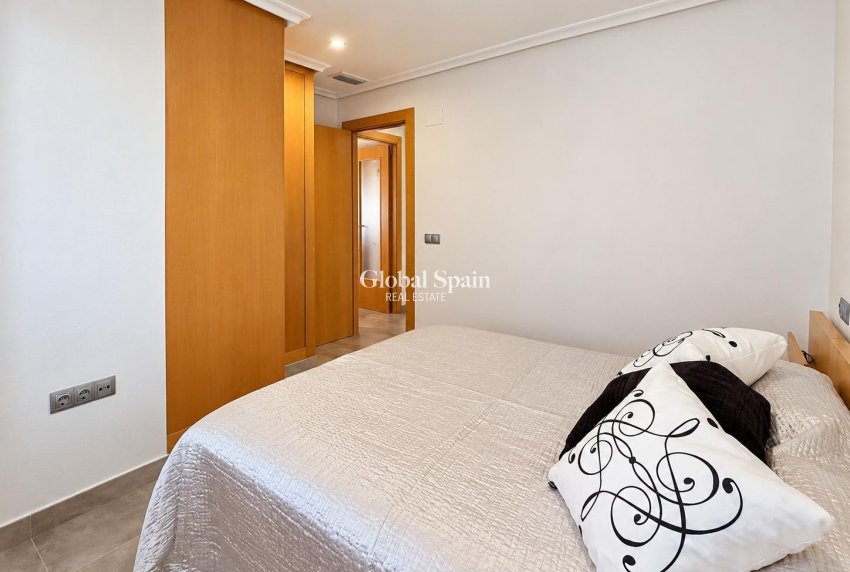 Wederverkoop - APPARTEMENT -
TORREVIEJA - La Mata pueblo