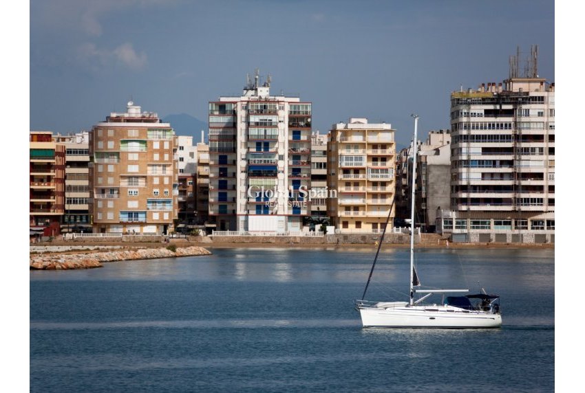 Wederverkoop - APPARTEMENT -
TORREVIEJA - La Mata