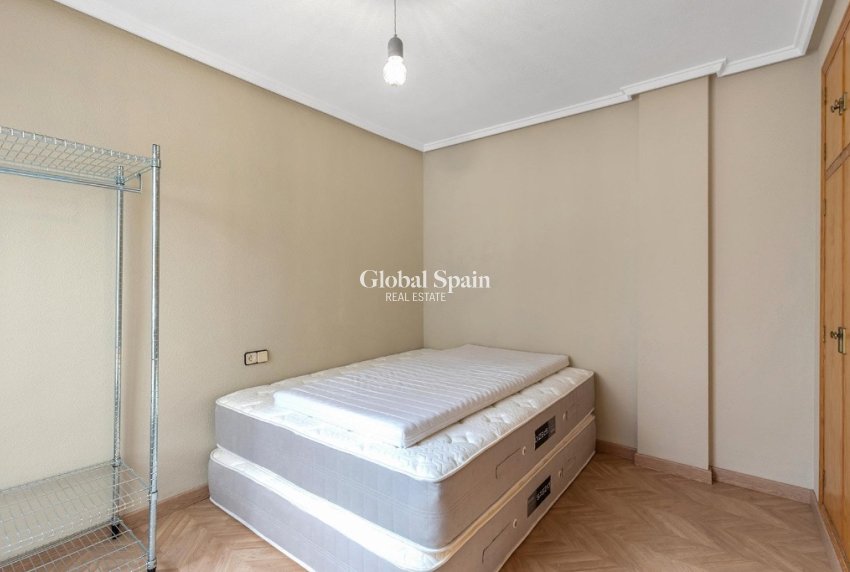 Wederverkoop - Appartement -
TORREVIEJA - La Mata