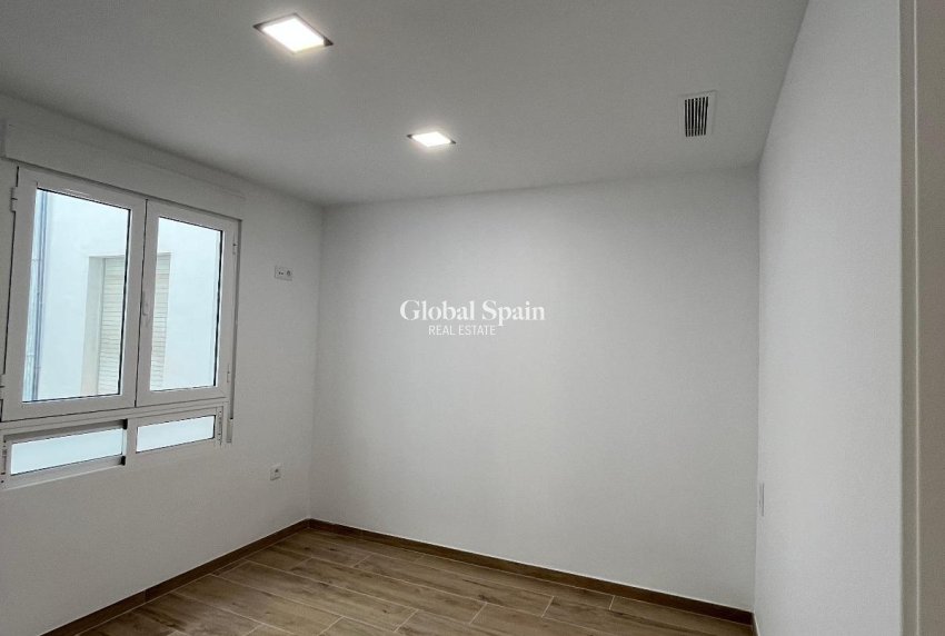 Wederverkoop - APPARTEMENT -
TORREVIEJA - La Mata