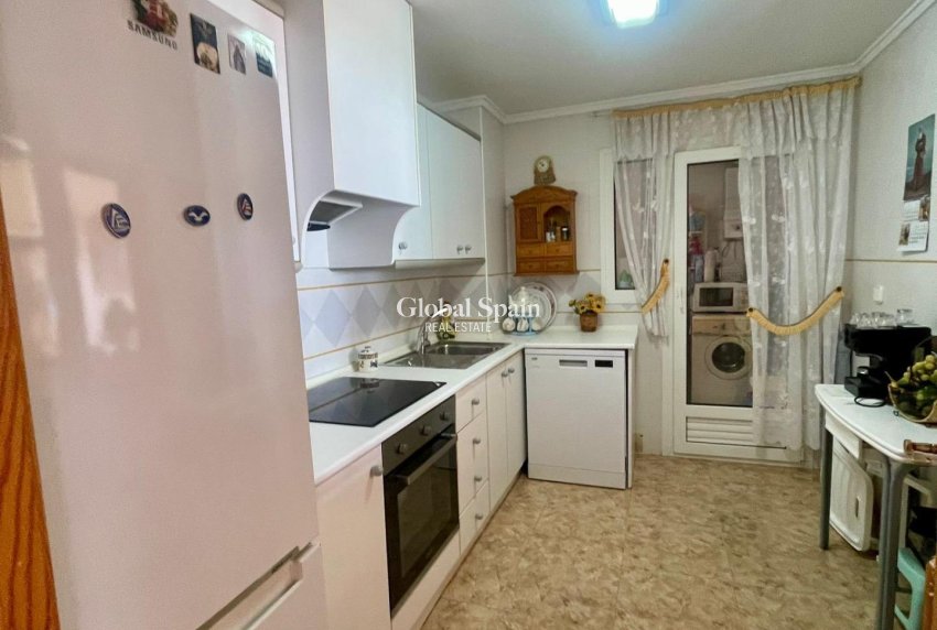 Wederverkoop - APPARTEMENT -
TORREVIEJA - La Mata