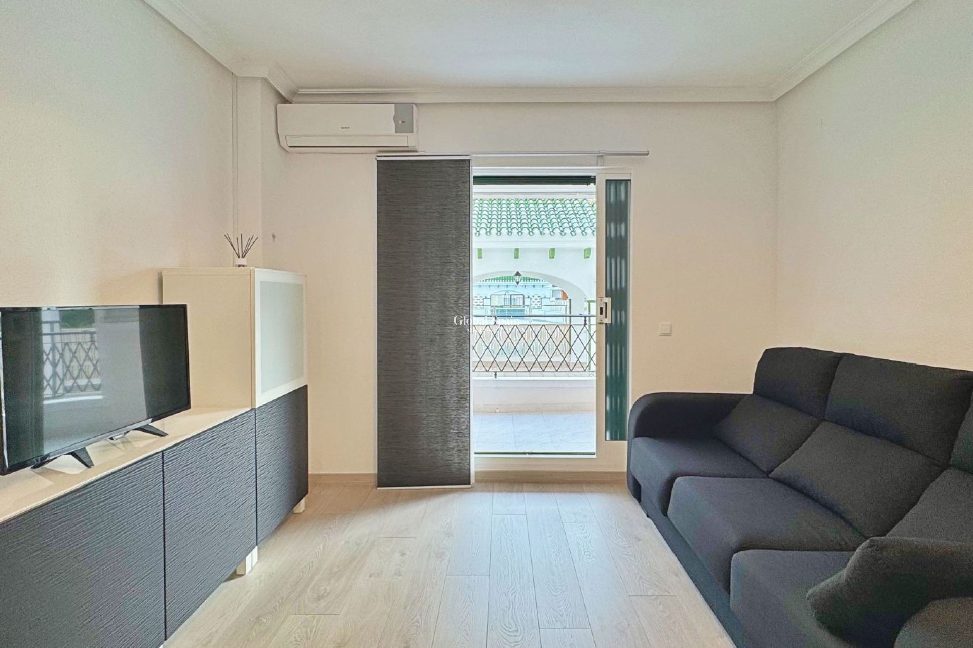 Wederverkoop - APPARTEMENT -
TORREVIEJA - La Mata