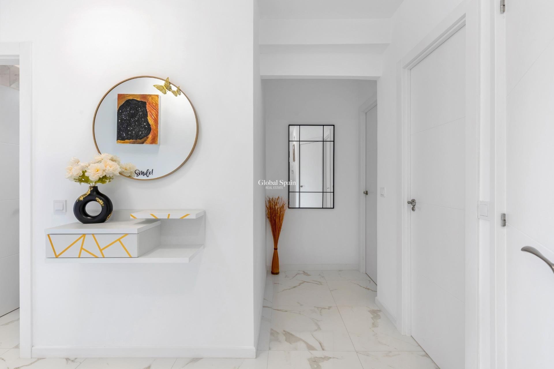 Wederverkoop - APPARTEMENT -
TORREVIEJA - La Mata