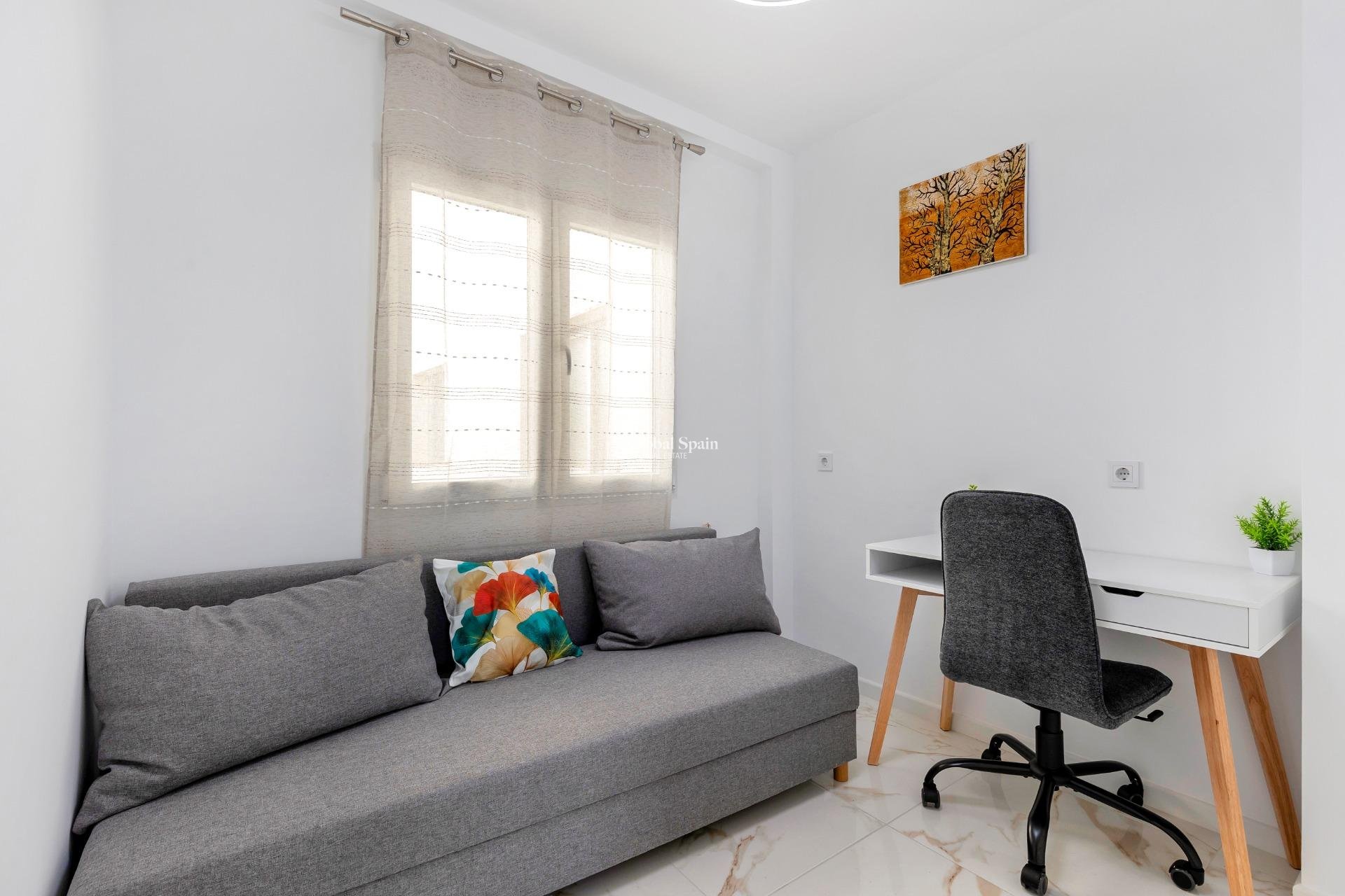 Wederverkoop - APPARTEMENT -
TORREVIEJA - La Mata