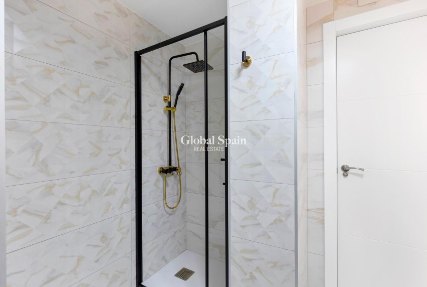 Wederverkoop - APPARTEMENT -
TORREVIEJA - La Mata