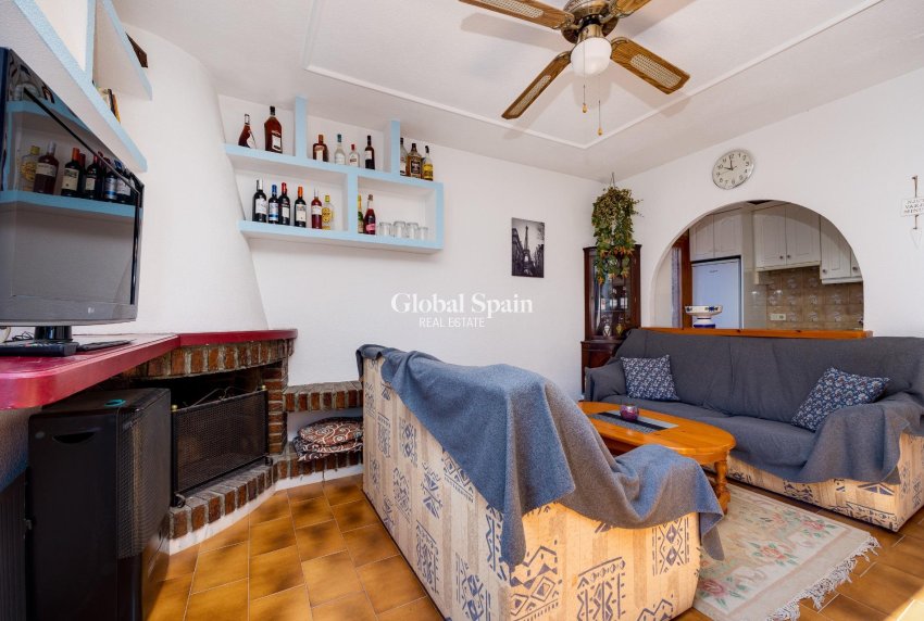 Wederverkoop - APPARTEMENT -
TORREVIEJA - La Mata