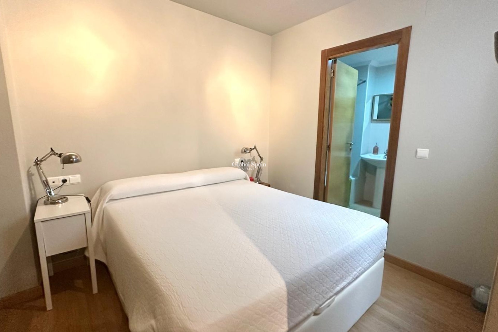 Wederverkoop - APPARTEMENT -
TORREVIEJA - La Mata