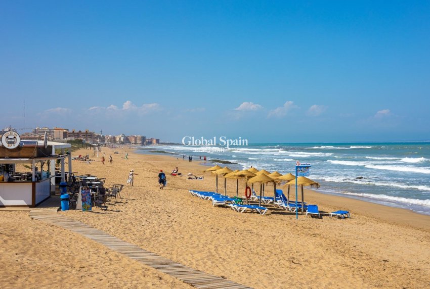 Wederverkoop - APPARTEMENT -
TORREVIEJA - La Mata