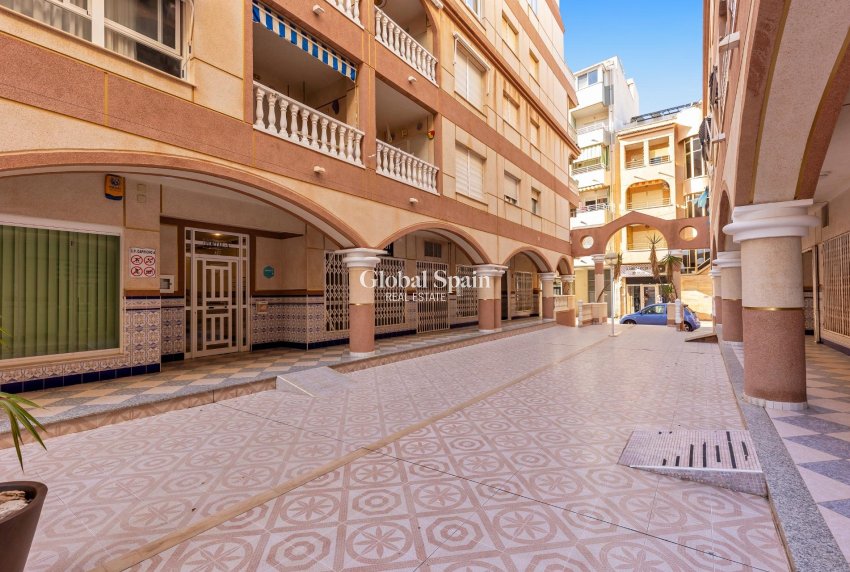 Wederverkoop - APPARTEMENT -
TORREVIEJA - La Mata