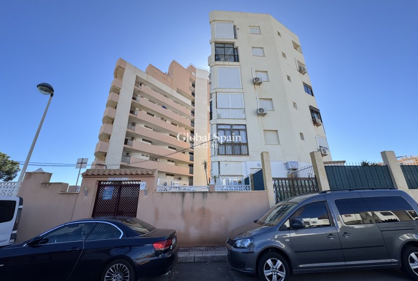 Wederverkoop - APPARTEMENT -
TORREVIEJA - La Mata