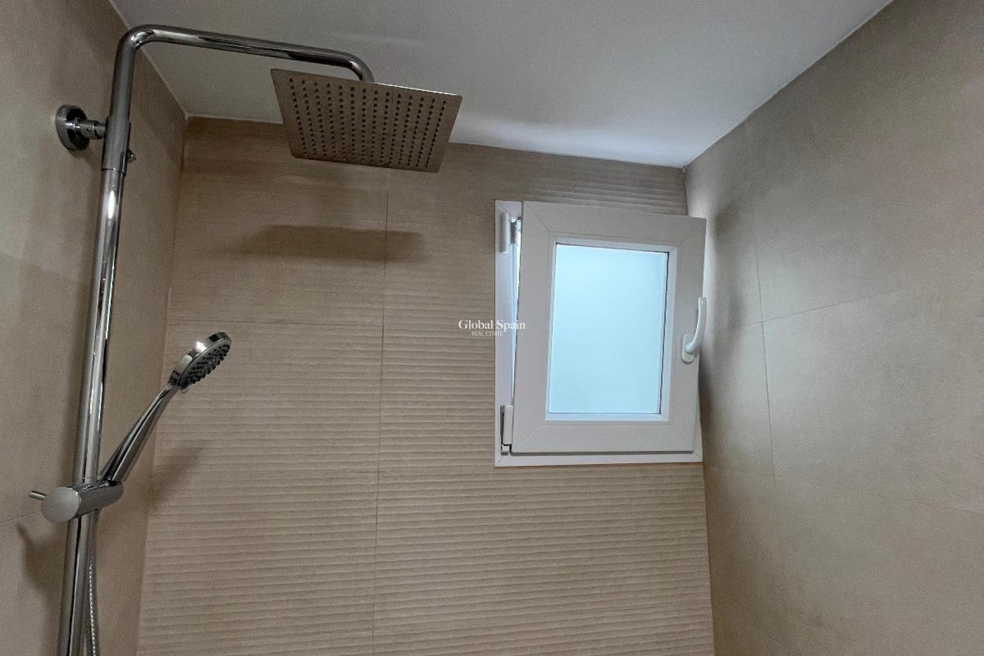 Wederverkoop - APPARTEMENT -
TORREVIEJA - La Mata