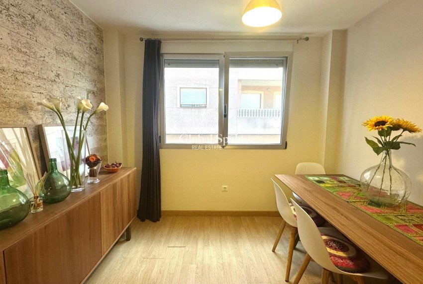 Wederverkoop - APPARTEMENT -
TORREVIEJA - La Mata