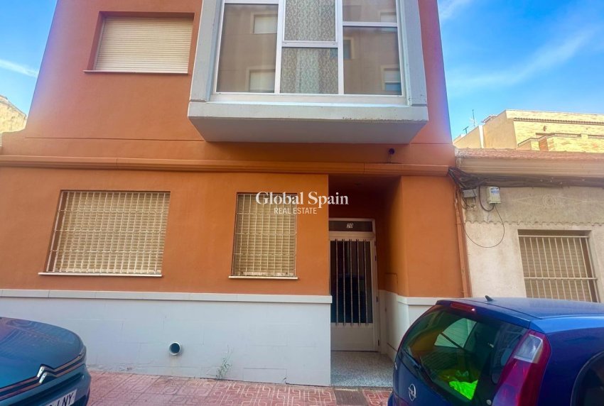 Wederverkoop - APPARTEMENT -
TORREVIEJA - La Mata
