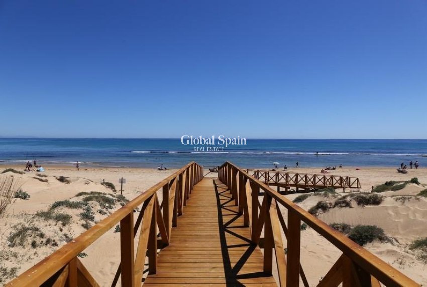 Wederverkoop - APPARTEMENT -
TORREVIEJA - La Mata