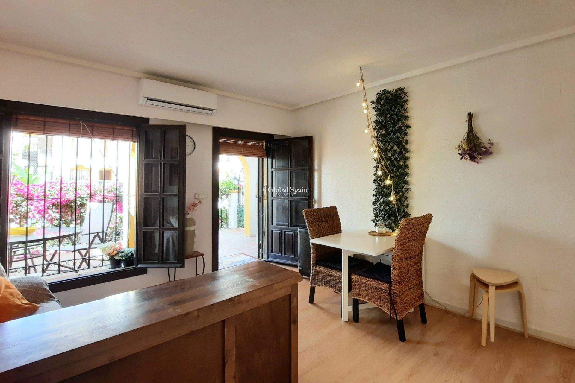 Wederverkoop - APPARTEMENT -
TORREVIEJA - La Mata
