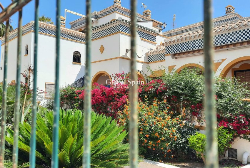 Wederverkoop - APPARTEMENT -
TORREVIEJA - La Mata