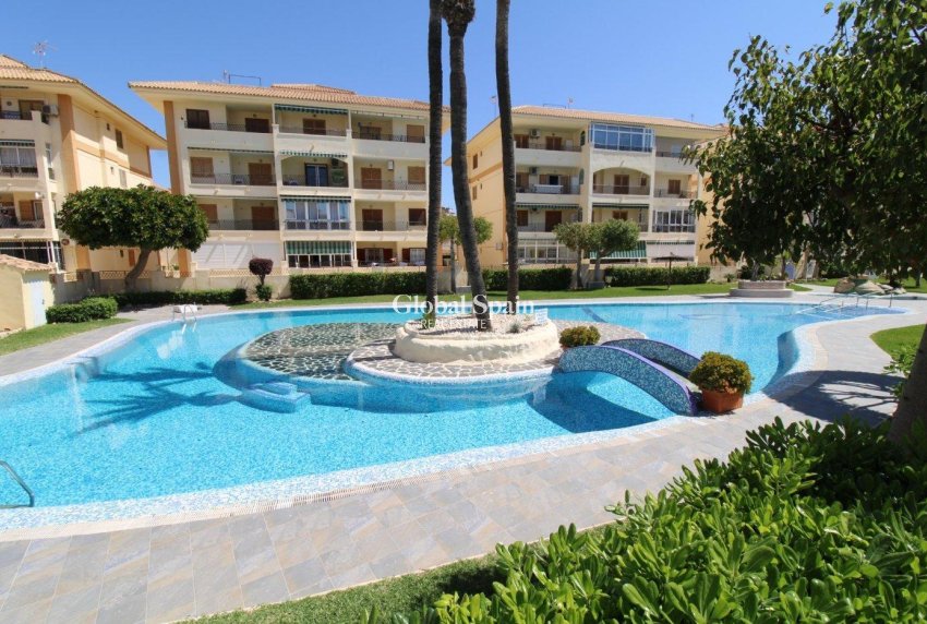 Wederverkoop - APPARTEMENT -
TORREVIEJA - La Mata