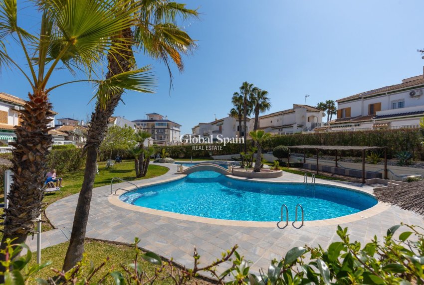 Wederverkoop - APPARTEMENT -
TORREVIEJA - La Mata