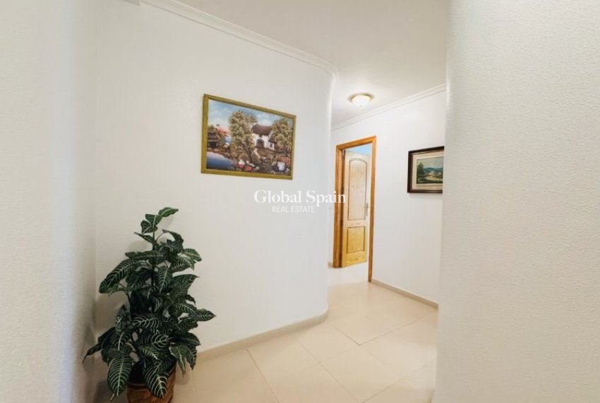 Wederverkoop - APPARTEMENT -
TORREVIEJA - La Mata