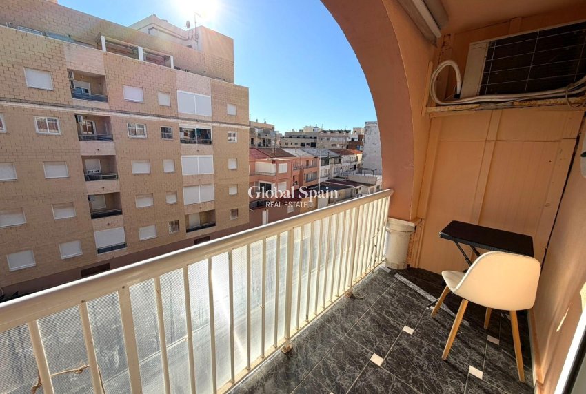 Wederverkoop - APPARTEMENT -
TORREVIEJA - La Mata