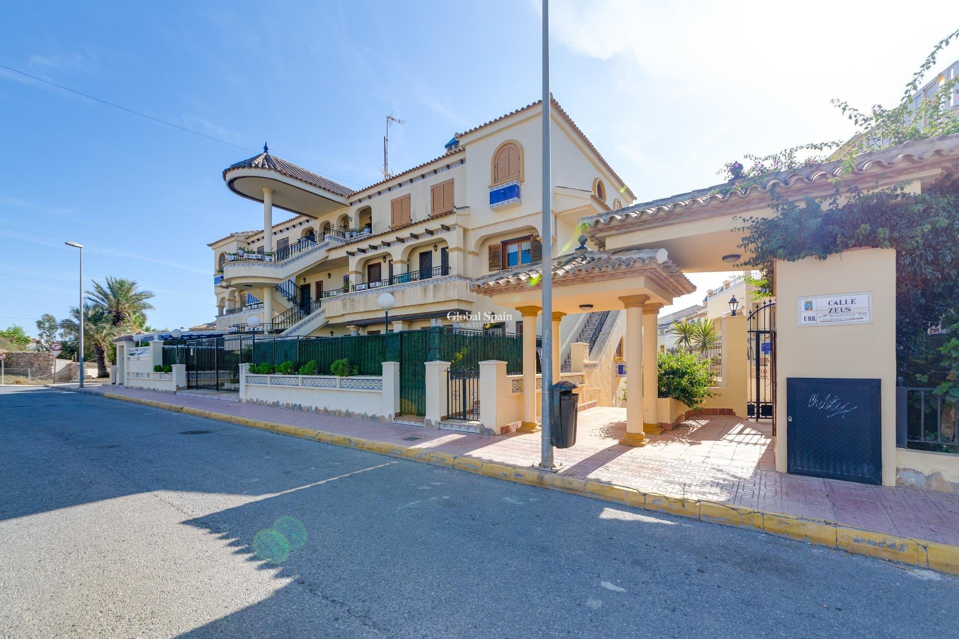 Wederverkoop - APPARTEMENT -
TORREVIEJA - La Mata