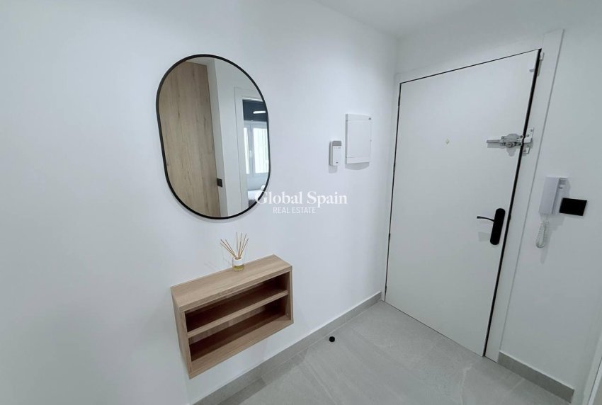 Wederverkoop - APPARTEMENT -
TORREVIEJA - La Mata