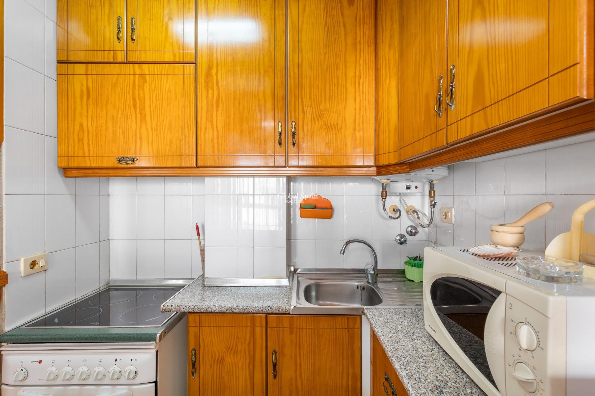 Wederverkoop - APPARTEMENT -
TORREVIEJA - La Mata