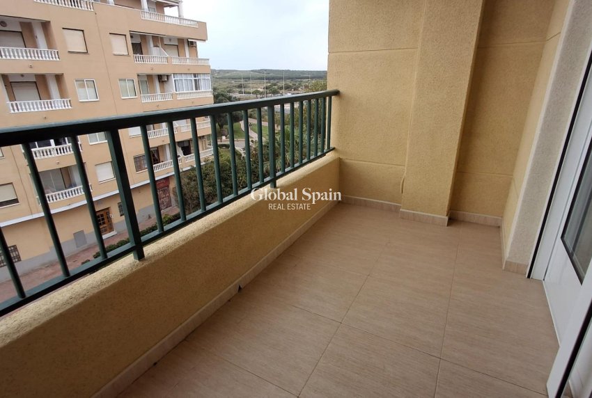 Wederverkoop - APPARTEMENT -
TORREVIEJA - La Mata