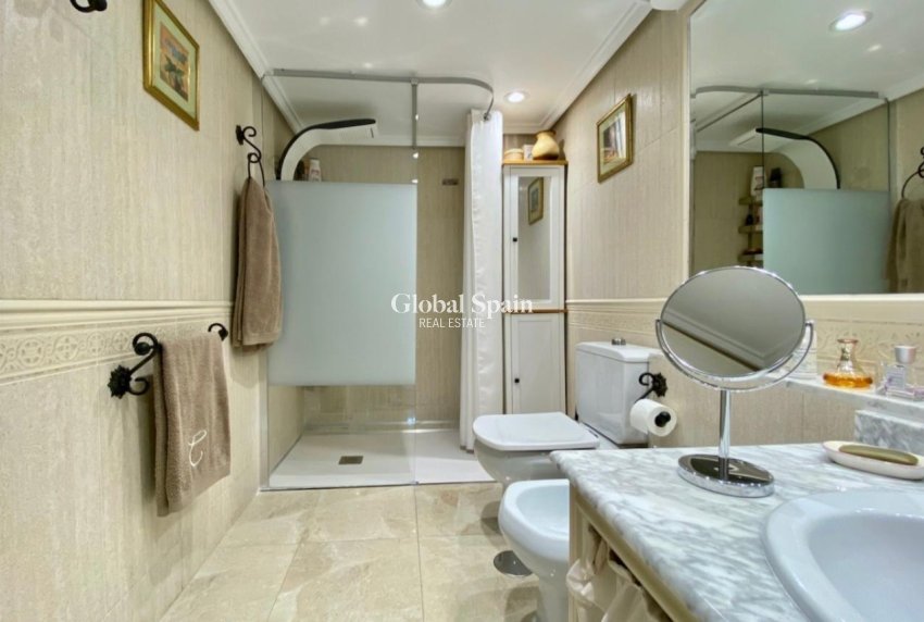 Wederverkoop - APPARTEMENT -
TORREVIEJA - La Mata