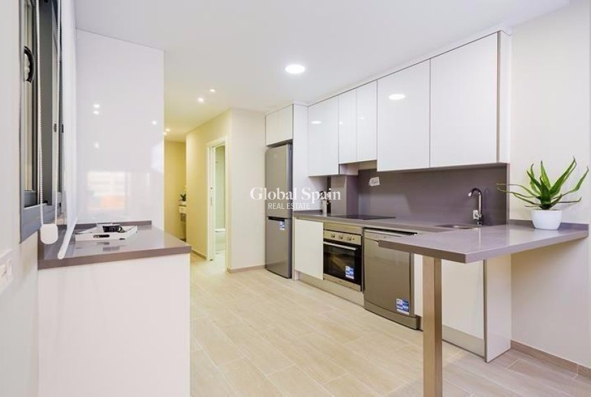Wederverkoop - APPARTEMENT -
TORREVIEJA - La Mata