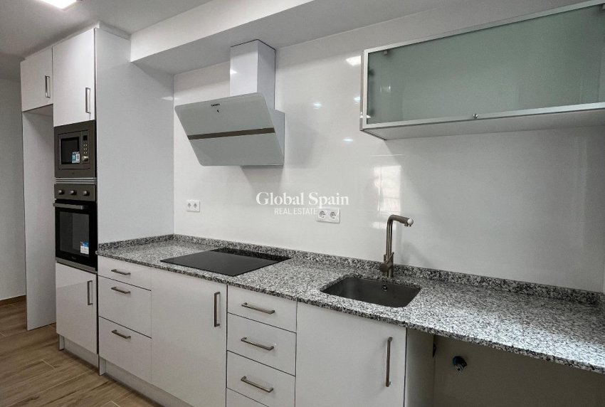 Wederverkoop - APPARTEMENT -
TORREVIEJA - La Mata