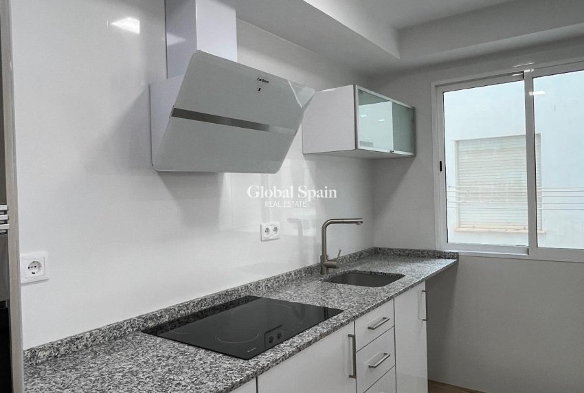 Wederverkoop - APPARTEMENT -
TORREVIEJA - La Mata