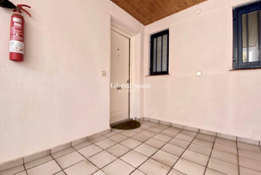 Wederverkoop - APPARTEMENT -
TORREVIEJA - La Mata