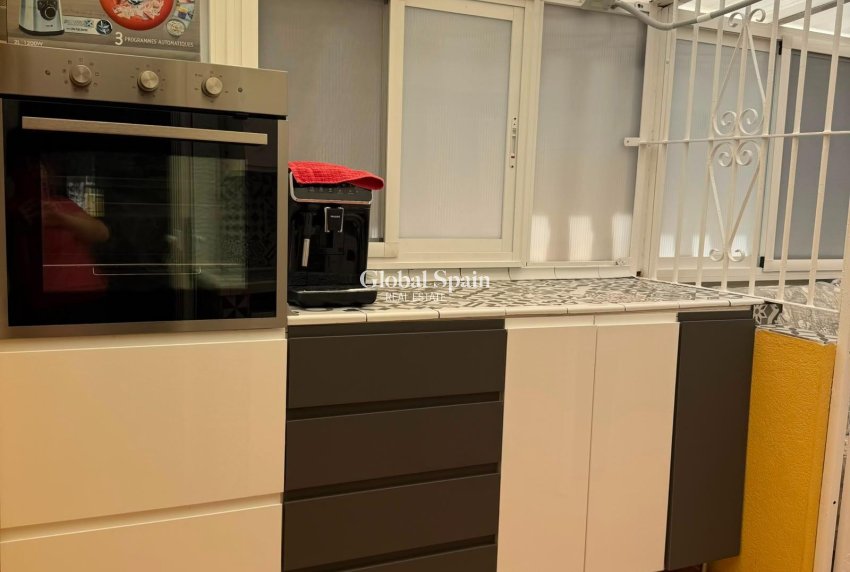 Wederverkoop - APPARTEMENT -
TORREVIEJA - La Mata