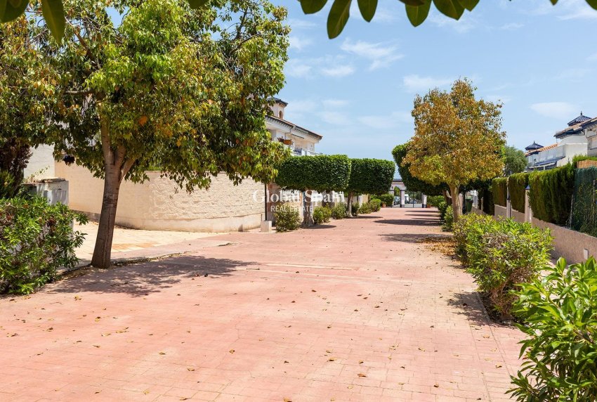 Wederverkoop - APPARTEMENT -
TORREVIEJA - La Mata