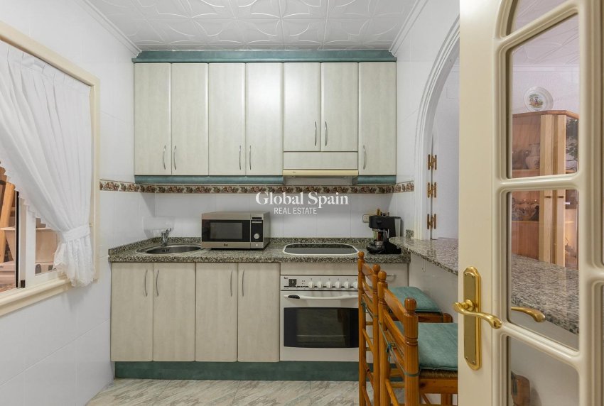 Wederverkoop - APPARTEMENT -
TORREVIEJA - La Siesta - El Salado - Torreta