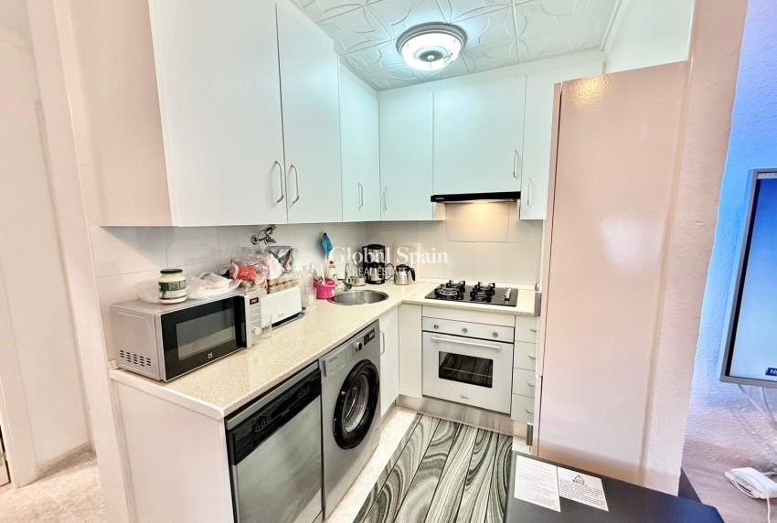 Wederverkoop - APPARTEMENT -
TORREVIEJA - La Siesta - El Salado - Torreta