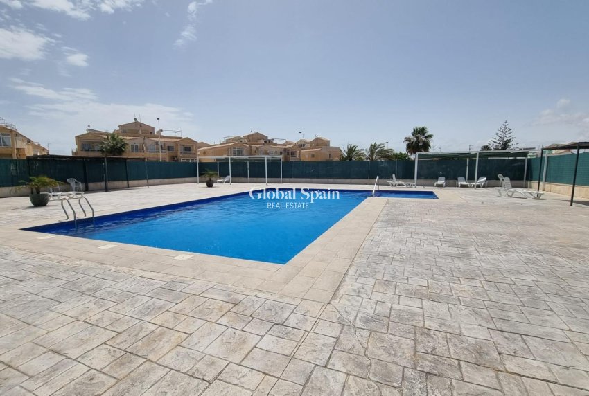 Wederverkoop - APPARTEMENT -
TORREVIEJA - La Siesta - El Salado - Torreta