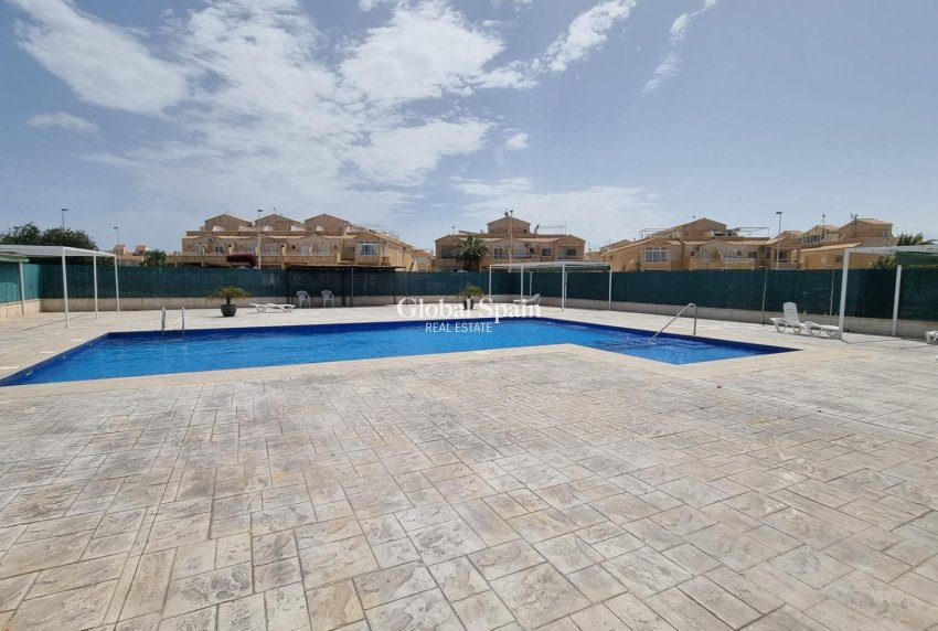 Wederverkoop - APPARTEMENT -
TORREVIEJA - La Siesta - El Salado - Torreta