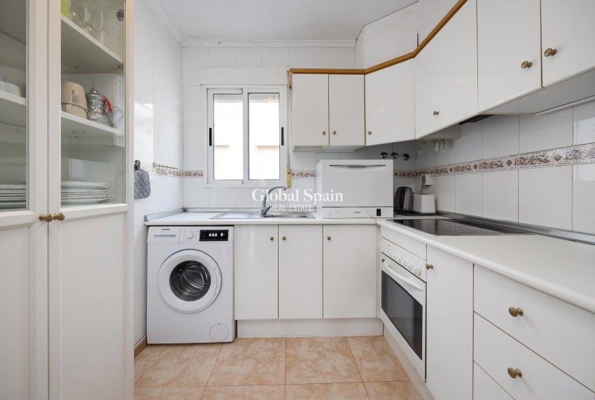 Wederverkoop - APPARTEMENT -
TORREVIEJA - La Siesta - El Salado - Torreta